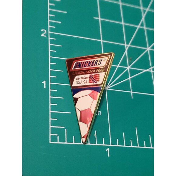 USA 1994 Soccer World Cup Snickers Snack Food pin back hat Pin Collectible - Picture 2 of 3